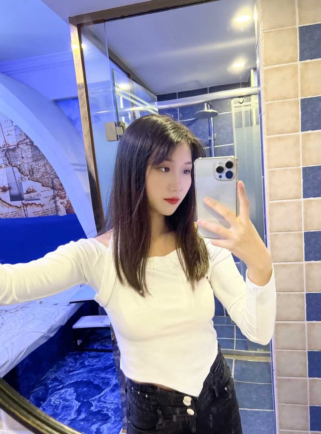 性感年轻丰满学生妹妹